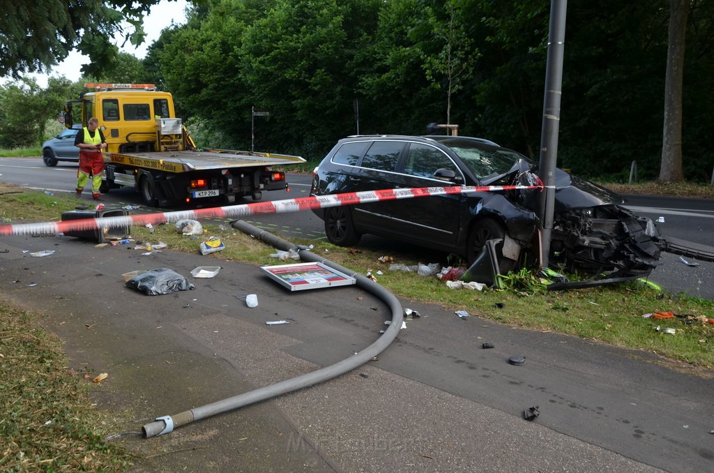 VU Pkw Laterne Koeln Ostheim Frankfurterstr Hardgenbuscher Kirchweg P081.JPG - Miklos Laubert